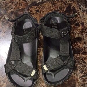 Zara Charcoal Textured Sandals